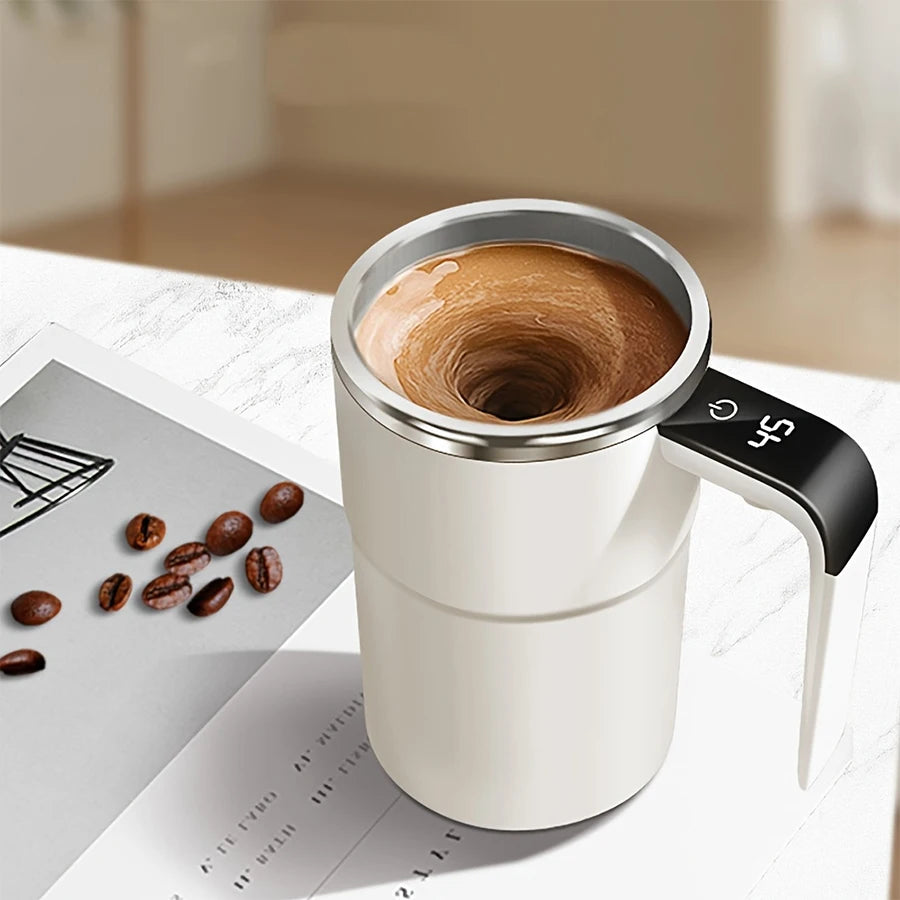 Automatic stirring cup