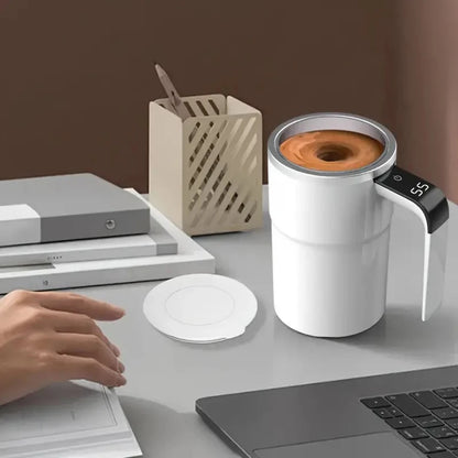 Automatic stirring cup