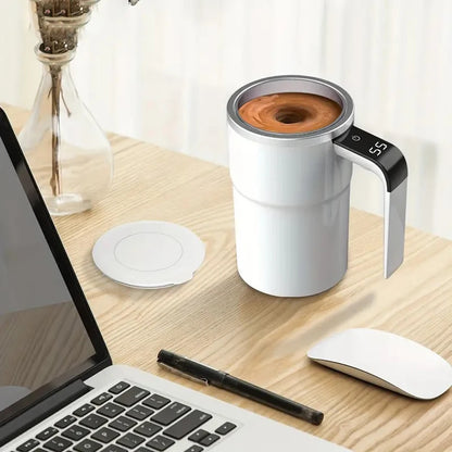 Automatic stirring cup